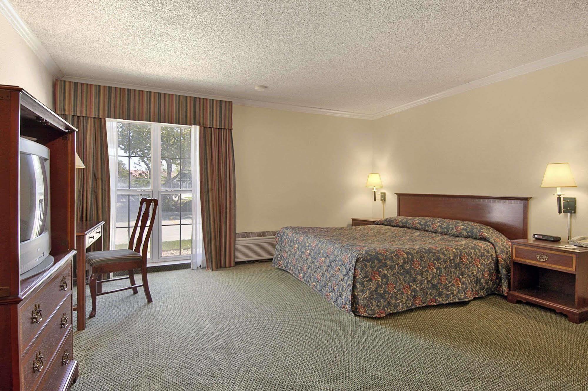 Extend-A-Suites - Extended Stay, I-40 Amarillo West Room photo